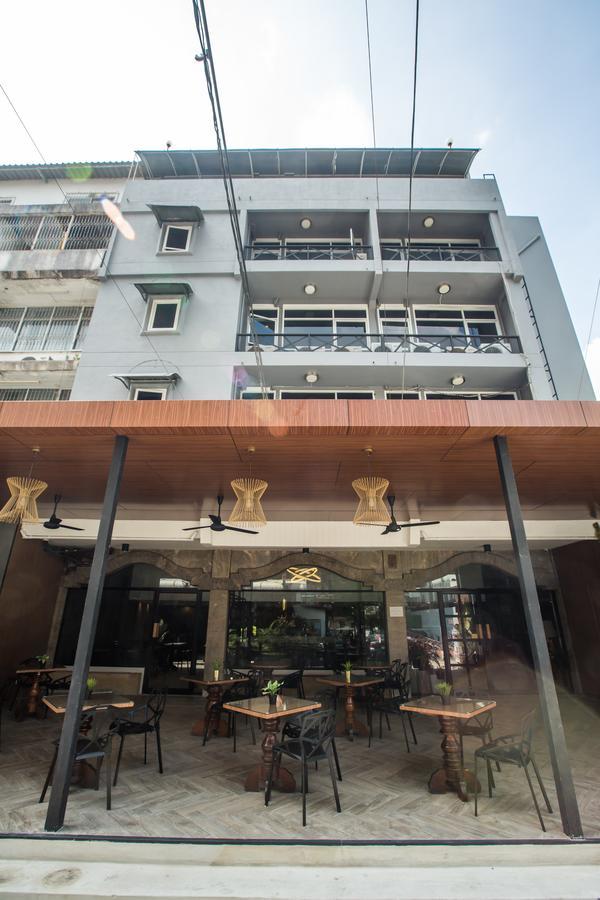 Khách sạn Maxim's 3*